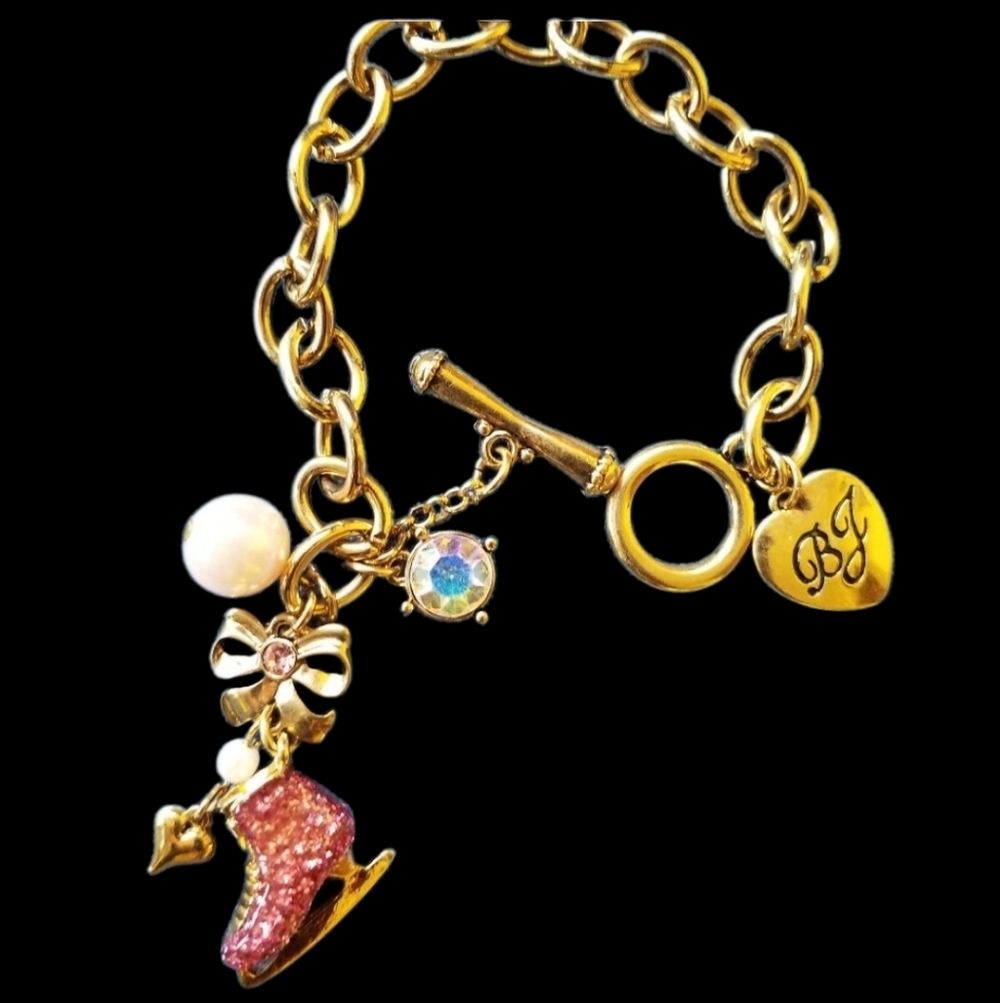 ⛸️🩷Betsey Johnson Ice Skating Winter Charm Bracelet - NWOT / Comes With Box⛸️🩷